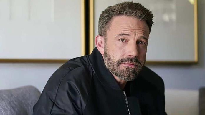 Ben Affleck abandona su mansión por incendios. Foto del momento se viraliza en redes sociales Ben Affleck abandona su mansión por incendios. Foto del momento se viraliza en redes sociales