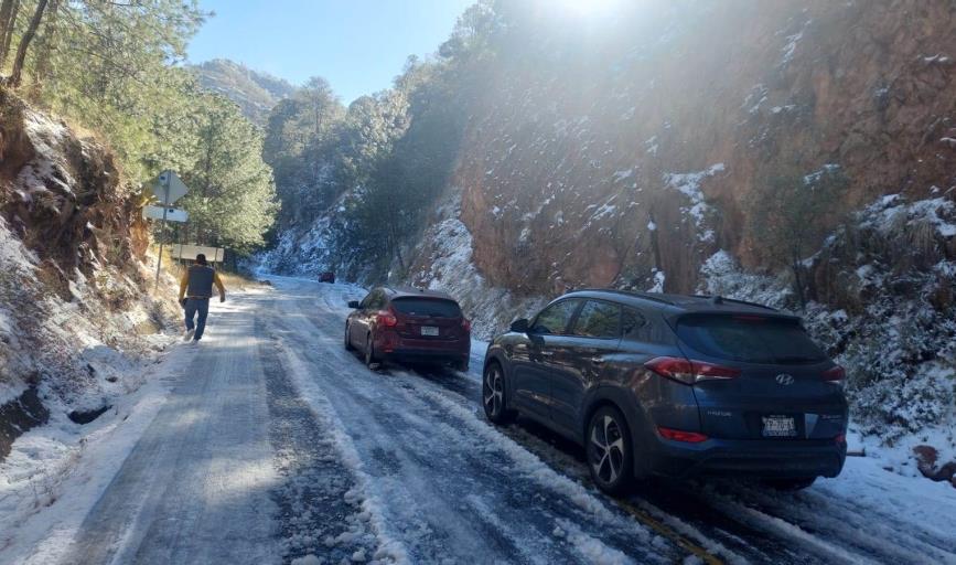 Despejan caminos hacia Yécora; piden extremar precauciones