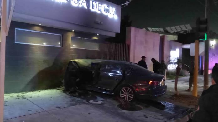 En Ciudad Obregón, termina persecución en aparatoso choque En Ciudad Obregón, termina persecución en aparatoso choque