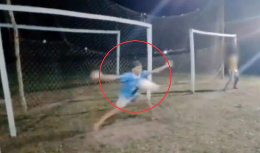 VIDEO | Joven portero muere luego de recibir balonazo en el pecho