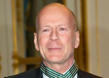 Reaparece Bruce Willis para agradecer a quienes combaten los incendios en Los Ángeles