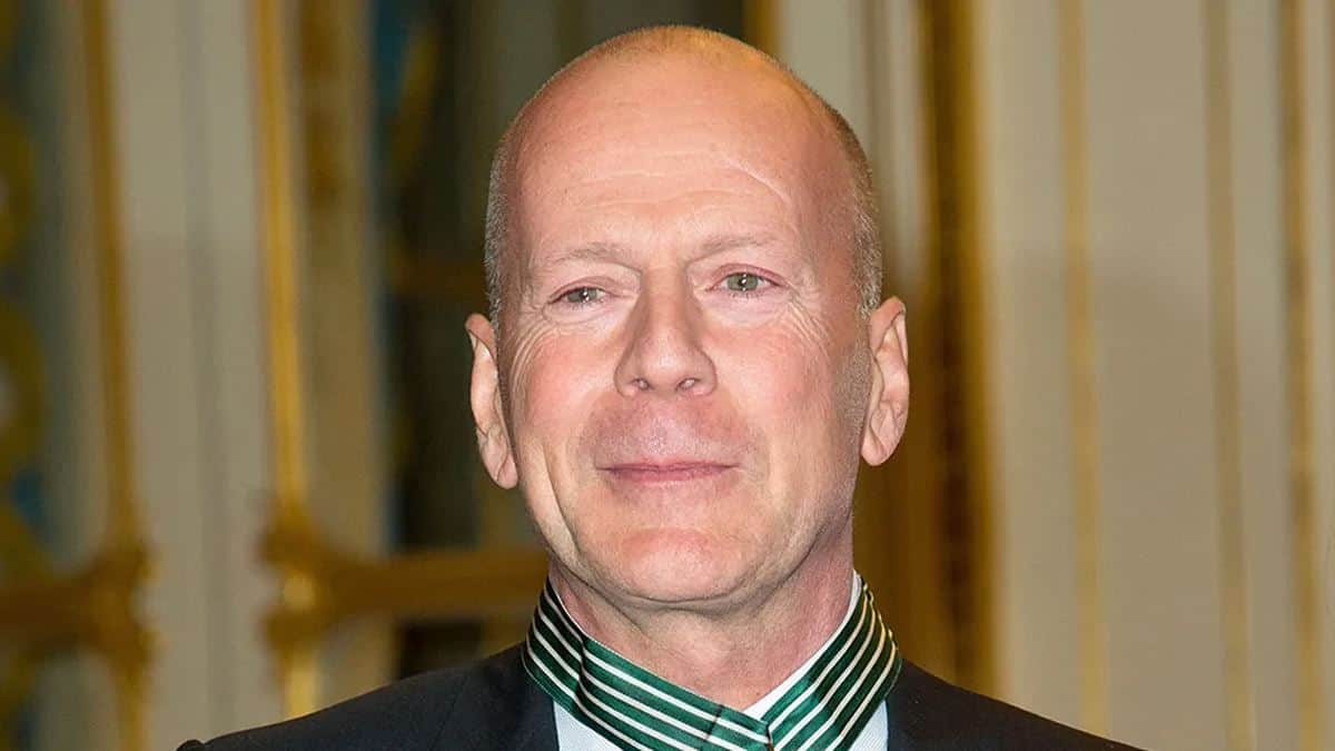 Reaparece Bruce Willis para agradecer a quienes combaten los incendios en Los Ángeles