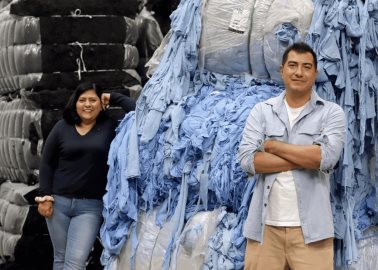 Hermanos mexicanos crean empresa que transforma desechos textiles en ropa ecológica