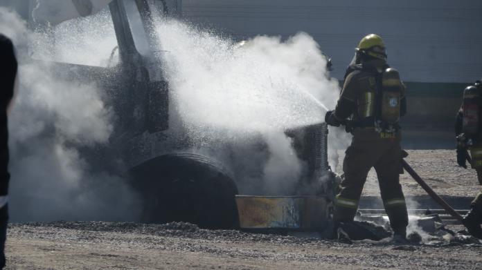 Se incendia tráiler en el Parque Industrial de Ciudad Obregón