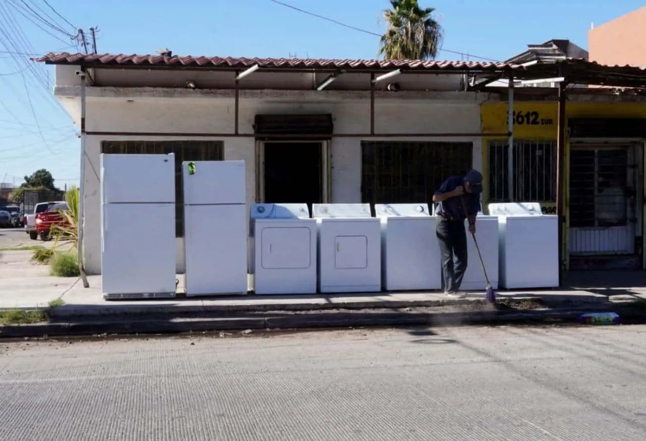 Siguen banquetas de Cajeme saturadas, pese a operativo