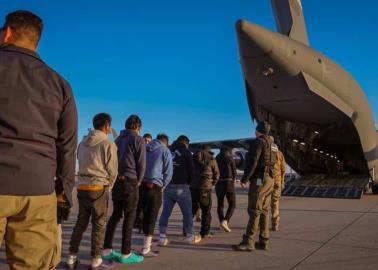 México niega haber rechazado aterrizaje de avión militar con deportados