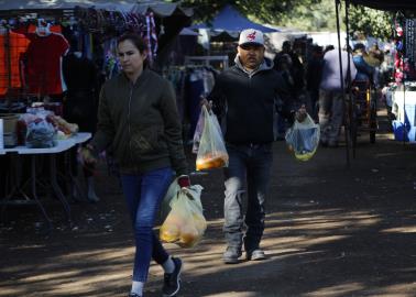 Suben ventas de tiangueros, pese a cuesta de enero