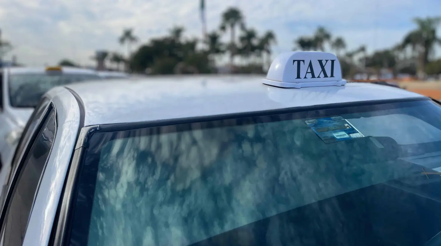 Quiere evitar sobrepoblación de taxis "pirata"