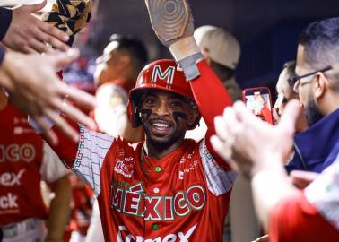 México vence a República Dominicana 2-0 y es líder general