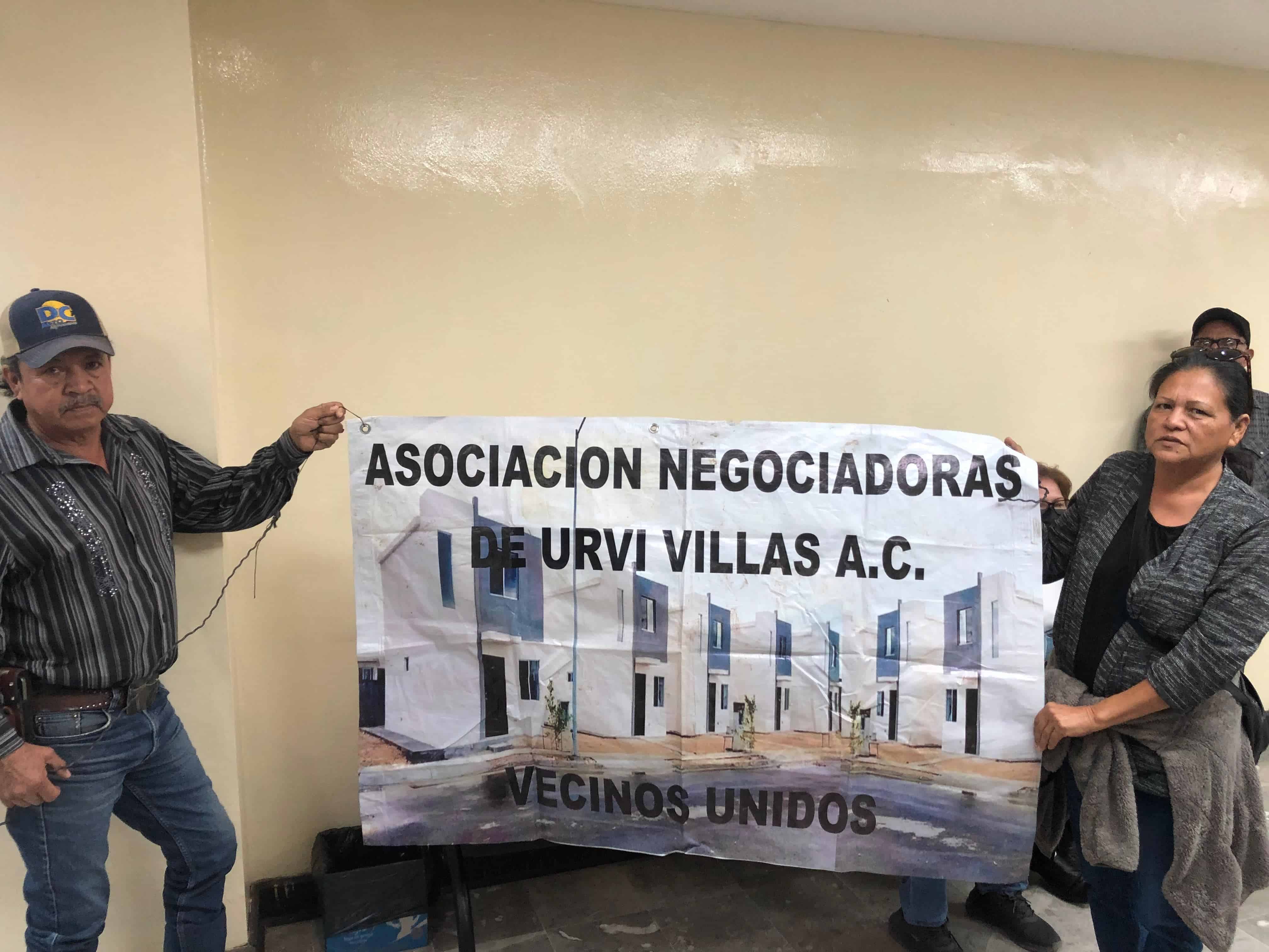 En Cajeme se vuelven a manifestar vecinos de Urbi Villa del Real por desalojos de casas