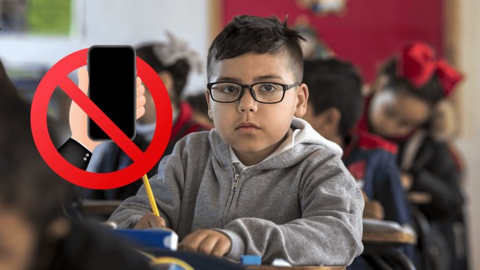 Nueva ley en Brasil prohíbe el uso de celulares en escuelas Nueva ley en Brasil prohíbe el uso de celulares en escuelas