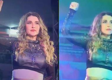 Alicia Villarreal hace señal de auxilio por violencia de género en concierto | VIDEO