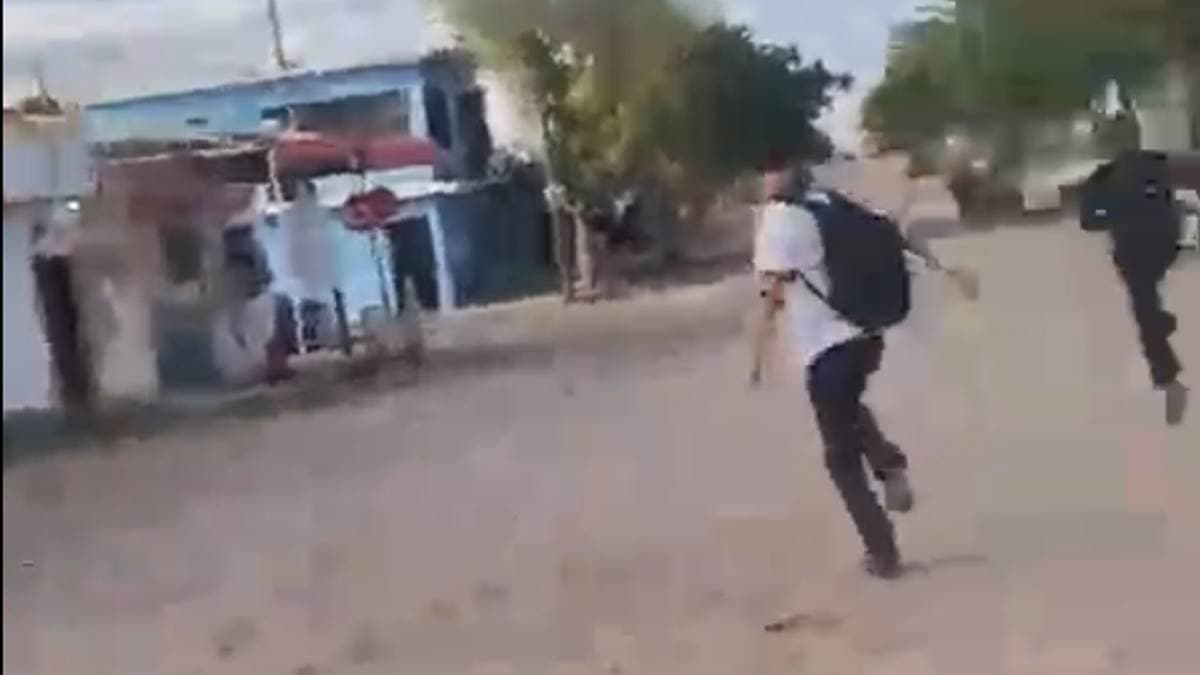 VIDEO | Estudiantes de prepa huyen despavoridos en medio de balacera en Culiacán