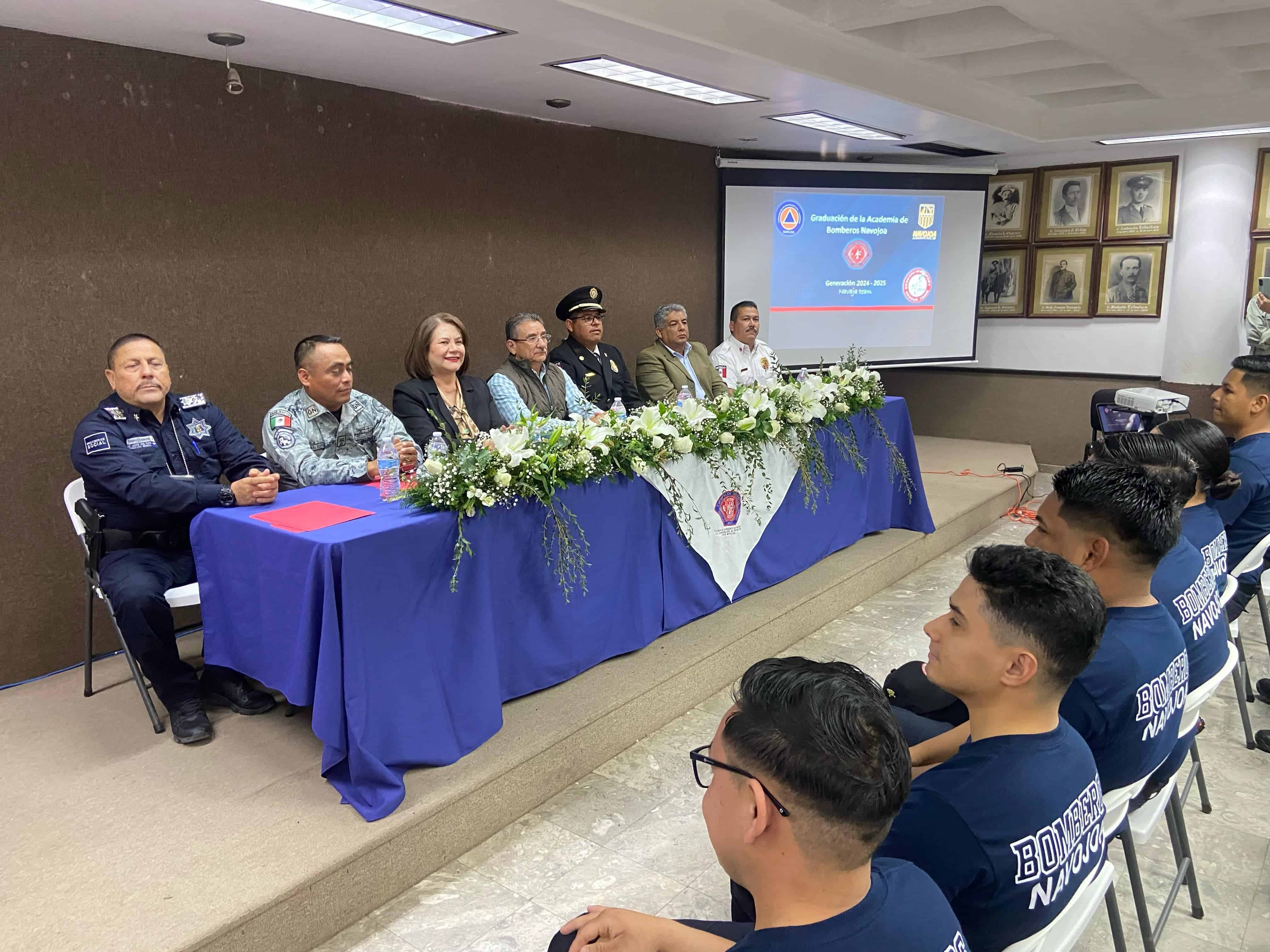 Egresan cadetes de la Academia de Bomberos en Navojoa