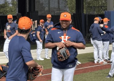 Isaac Paredes celebra su cumpleaños con mariachi sorpresa de los Astros de Houston