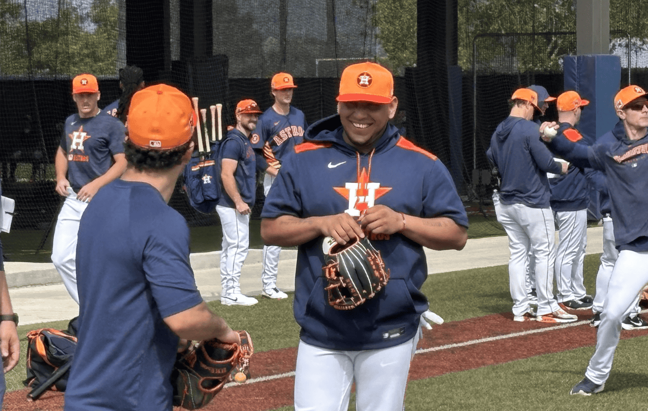 Isaac Paredes celebra su cumpleaños con mariachi sorpresa de los Astros de Houston