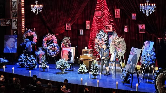 Homenaje a Daniel Bisogno: Familiares y compañeros del medio lo recuerdan con aplausos Homenaje a Daniel Bisogno: Familiares y compañeros del medio lo recuerdan con aplausos