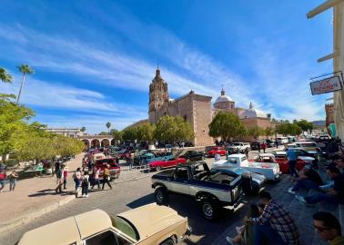 Álamos recibe más de tres mil visitantes durante la Exposición de Autos Clásicos y Antiguos