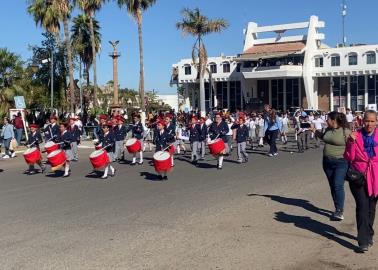 Participan más de 20 instituciones en desfile por el Día de la Bandera en Navojoa