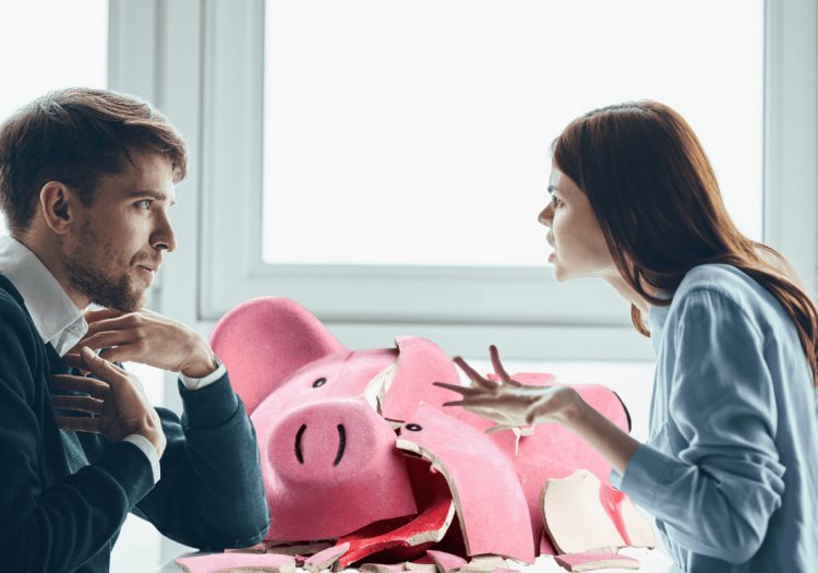 Condusef: ¿Cómo manejar las deudas en pareja?