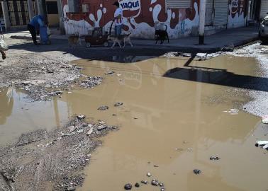 En la colonia Valle Dorado de Ciudad Obregón exigen reparación de drenajes