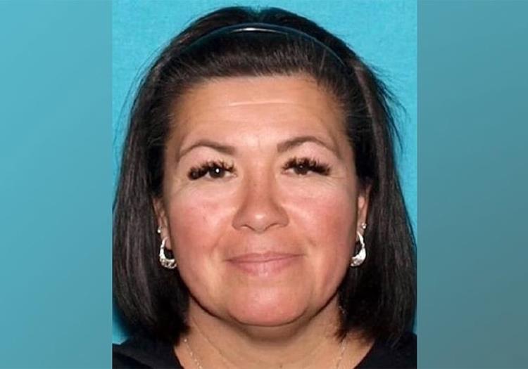 Huye a México mujer que asesinó a su esposa capitana de Bomberos en California