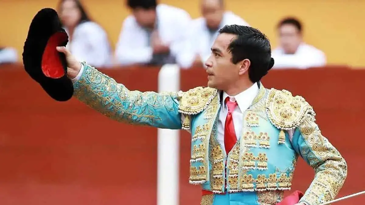 VIDEO | Torero Emilio Macías sufre espeluznante cornada en corrida en Tlaxcala. Está grave