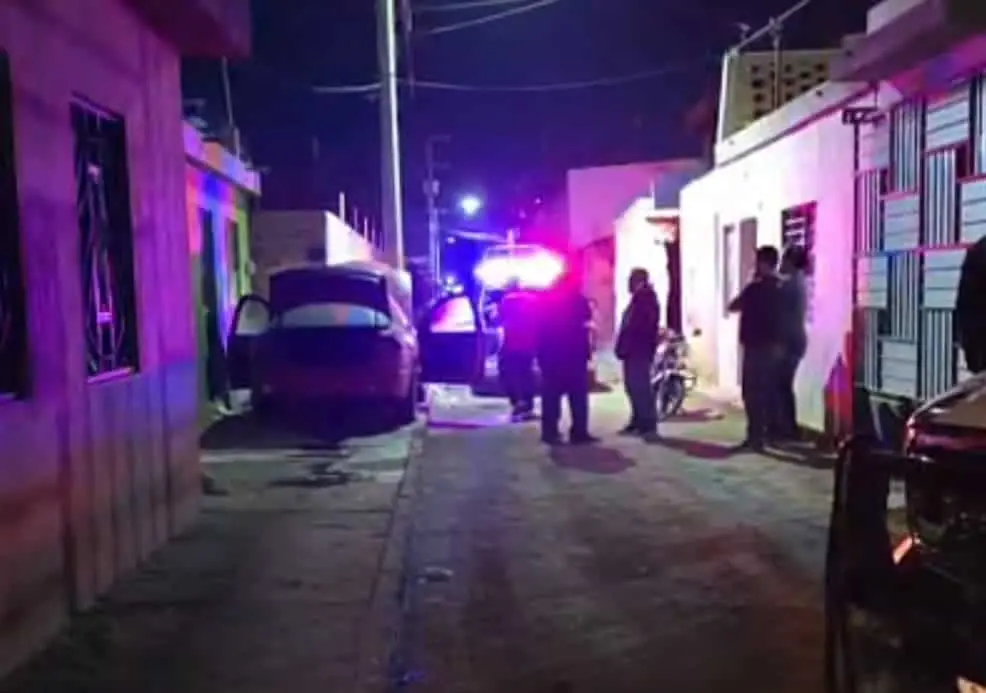 Queman vehículo en la colonia Hidalgo de Ciudad Obregón