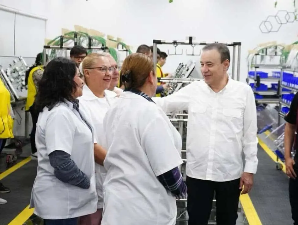El gobernador destacó la participación de las mujeres en la economía.