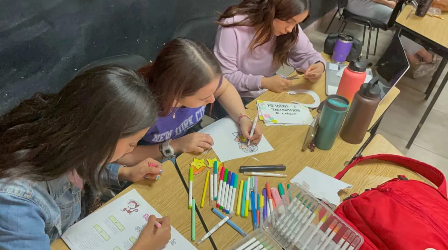 Normal Superior de Obregón: Reconocen a mujeres en la docencia