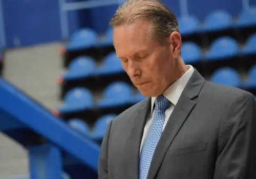 Dennis Cutts deja de ser coach de Halcones de Obregón