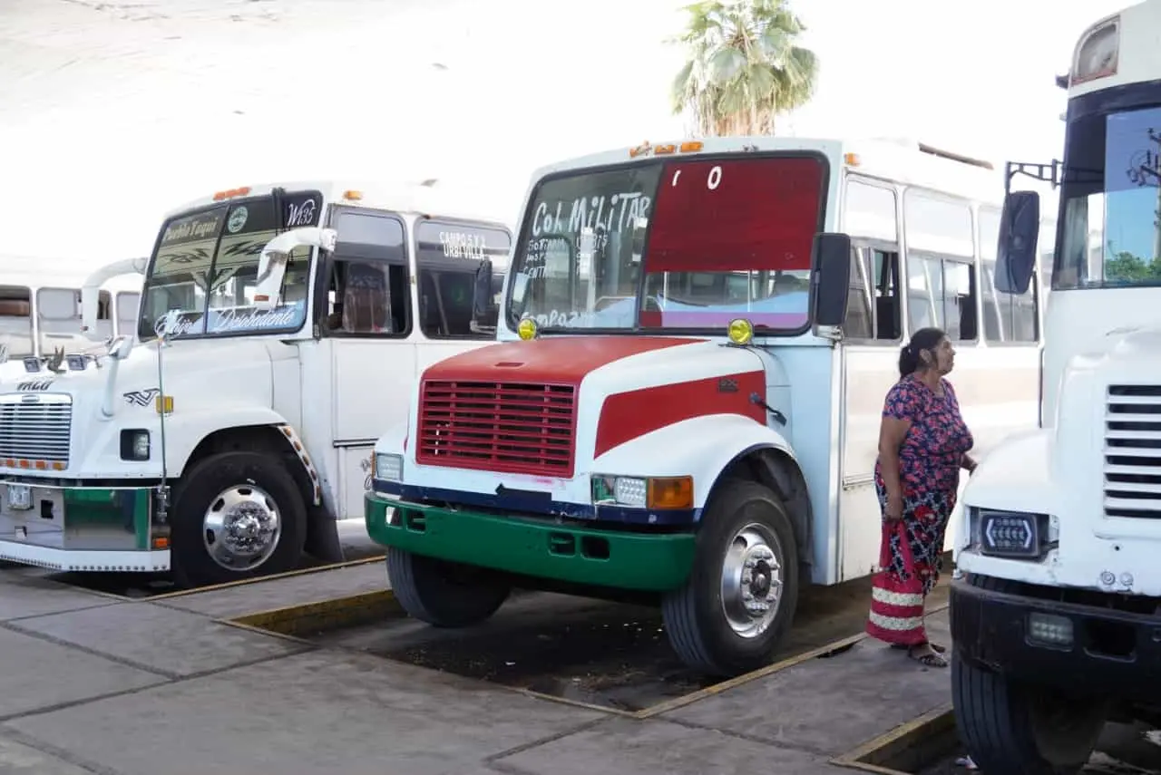 Camiones suburbanos dejan de trasladar a trabajadores