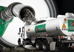 Detectan mercado negro de gasolina en la frontera pese a tope de 24 pesos