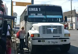 Camioneros de Cajeme alzan la voz en Delegación del Transporte 