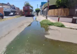 Vecinos de Casa Blanca piden al Oomapas de Cajeme atender drenajes colapsados