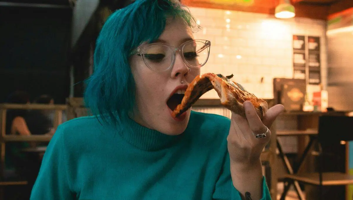 Comer a un ritmo acelerado es malo para tu salud / Pexels