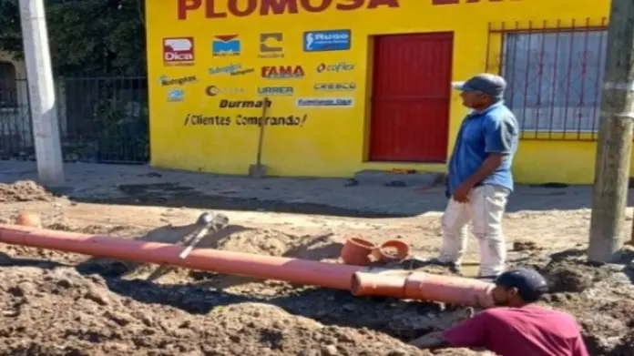 Oomapas de Cajeme atiende fugas de agua en colonia Benito Juárez