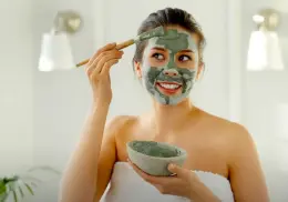 Conoce la mascarilla que te ayudará a eliminar las ´patas de gallo´ | Receta e ingredientes