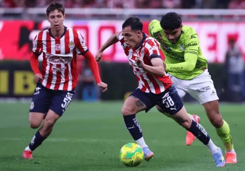 Chivas vence a Puebla y se mantiene en la pelea por el Play In del Clausura 2025