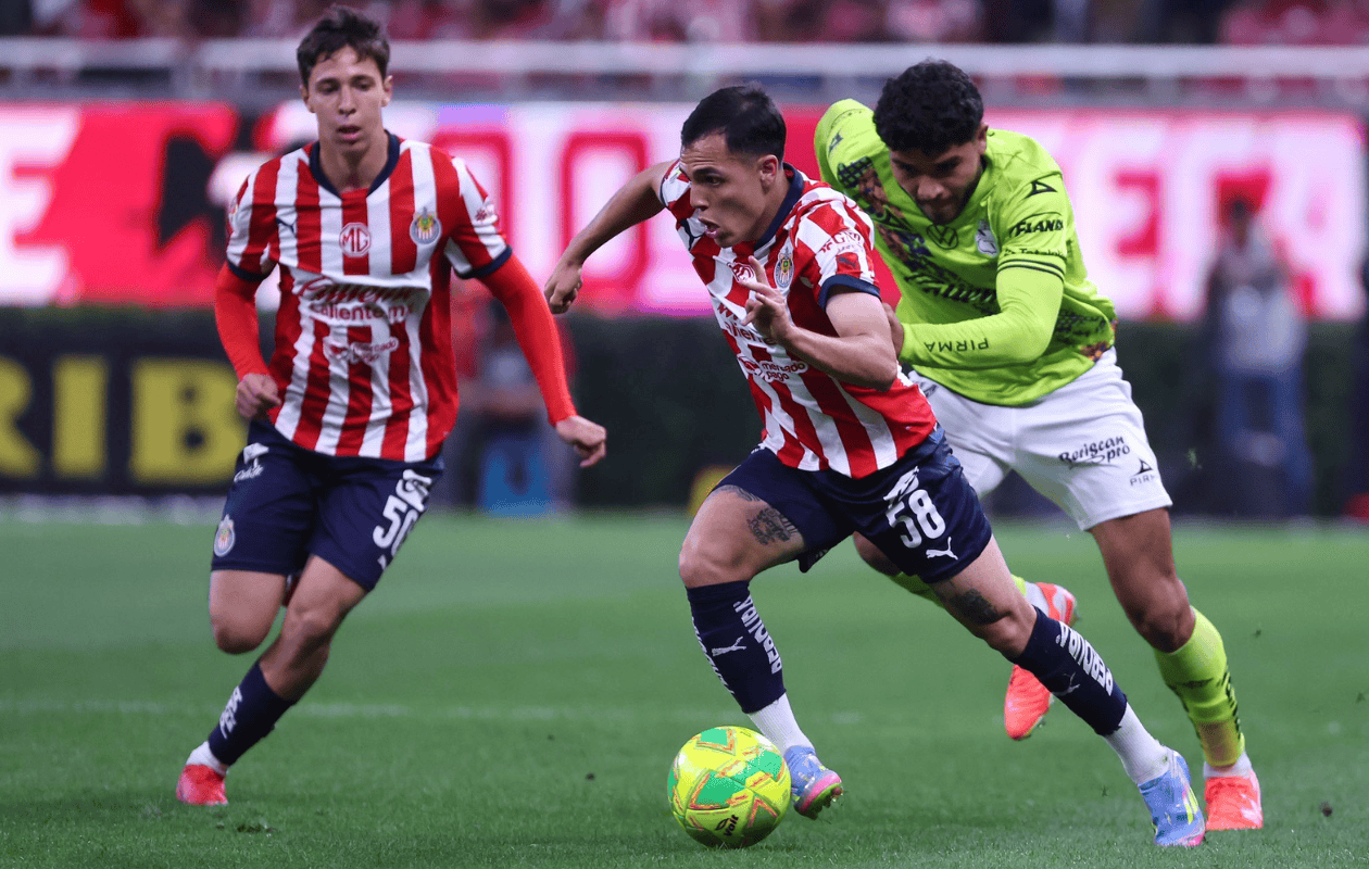 Chivas vence a Puebla y se mantiene en la pelea por el Play In del Clausura 2025