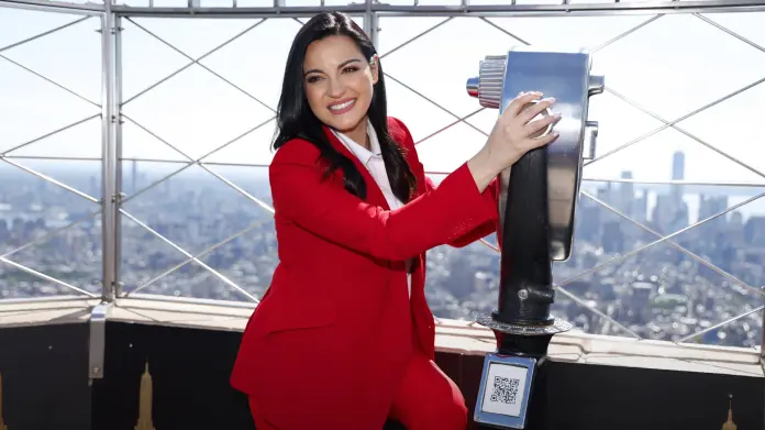Maite Perroni debutará en Hollywood con película musical junto a Xóchitl Gómez Maite Perroni debutará en Hollywood con película musical junto a Xóchitl Gómez