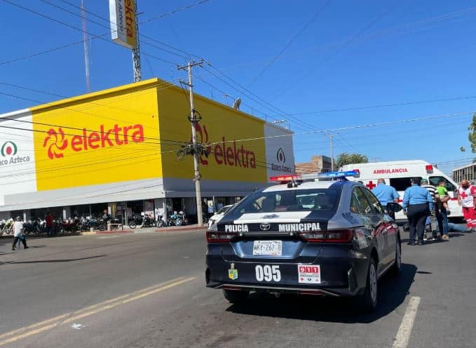 Se lesiona motociclista durante choque en el Centro de Ciudad Obregón