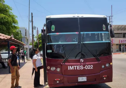 Muchos camiones urbanos sin aire acondicionado en Navojoa