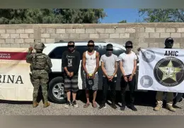 Arrestan a sujetos con auto robado y armas en carretera Altar-Tubutama