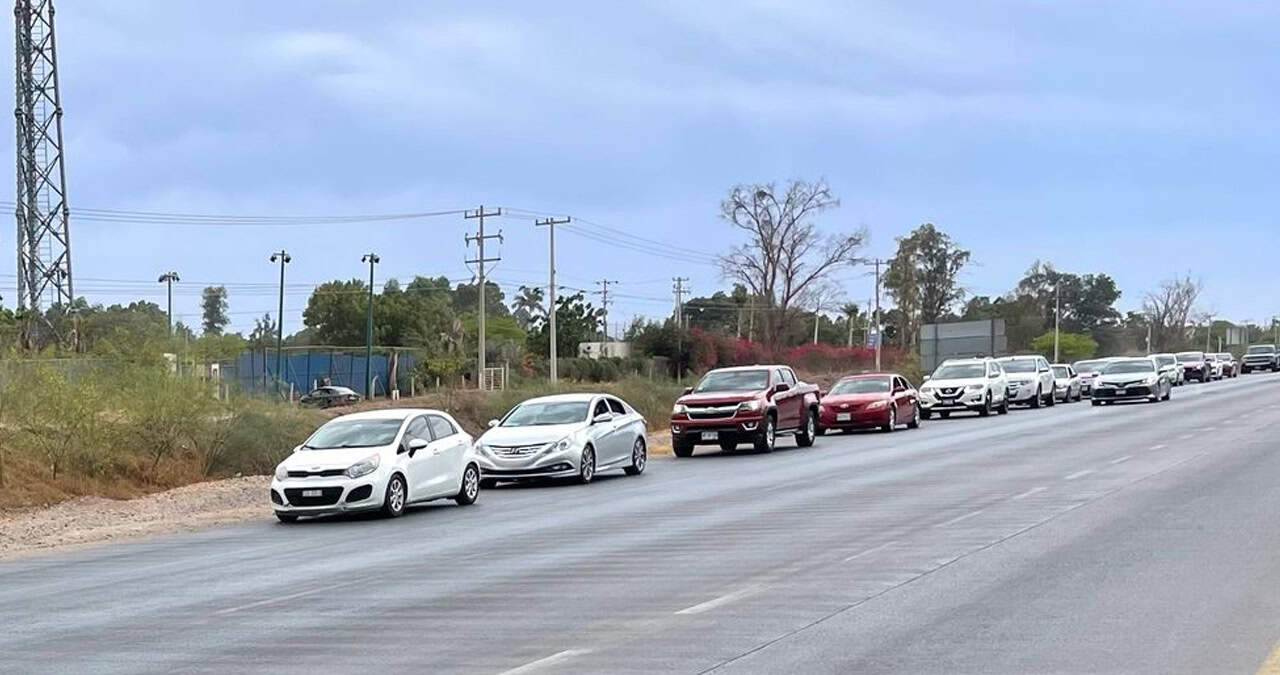 Gran afluencia de automóviles rumbo a la presa Álvaro Obregón | VIDEO