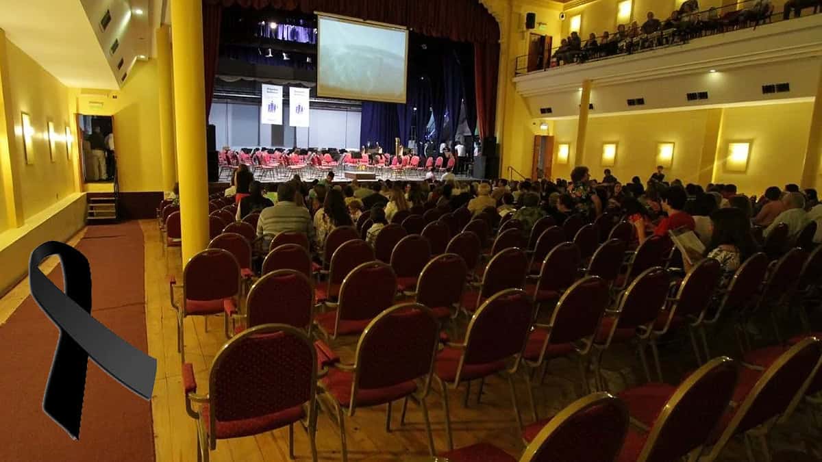 Muere actor en el escenario durante función de teatro