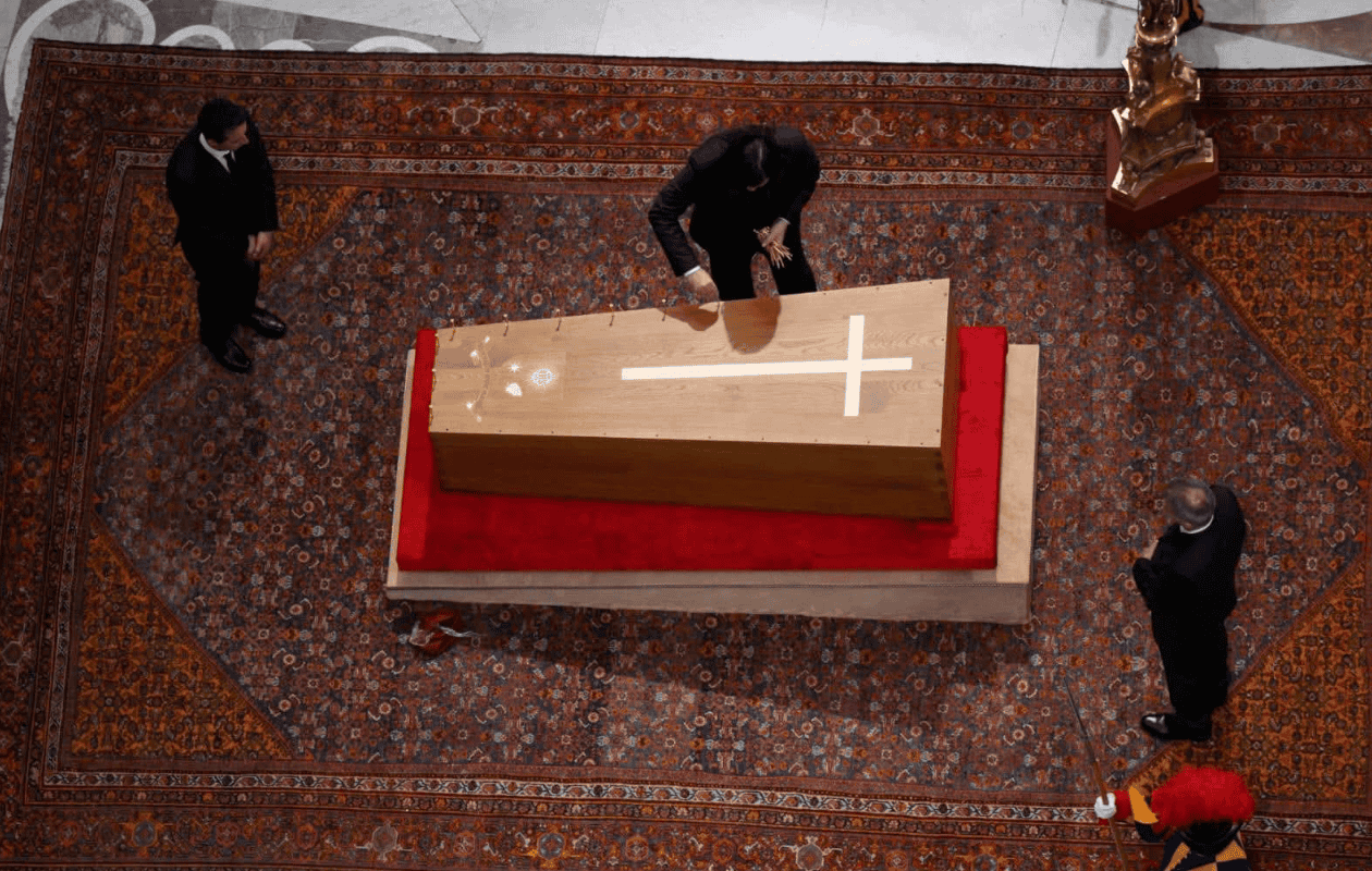 ¿Cómo será el entierro del Papa Francisco? Detalles del rito especial de este sábado
