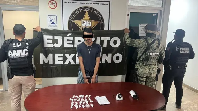 Detienen a sujeto con droga y cámaras en la Leandro Valle, al norte de Ciudad Obregón Detienen a sujeto con droga y cámaras en la Leandro Valle, al norte de Ciudad Obregón