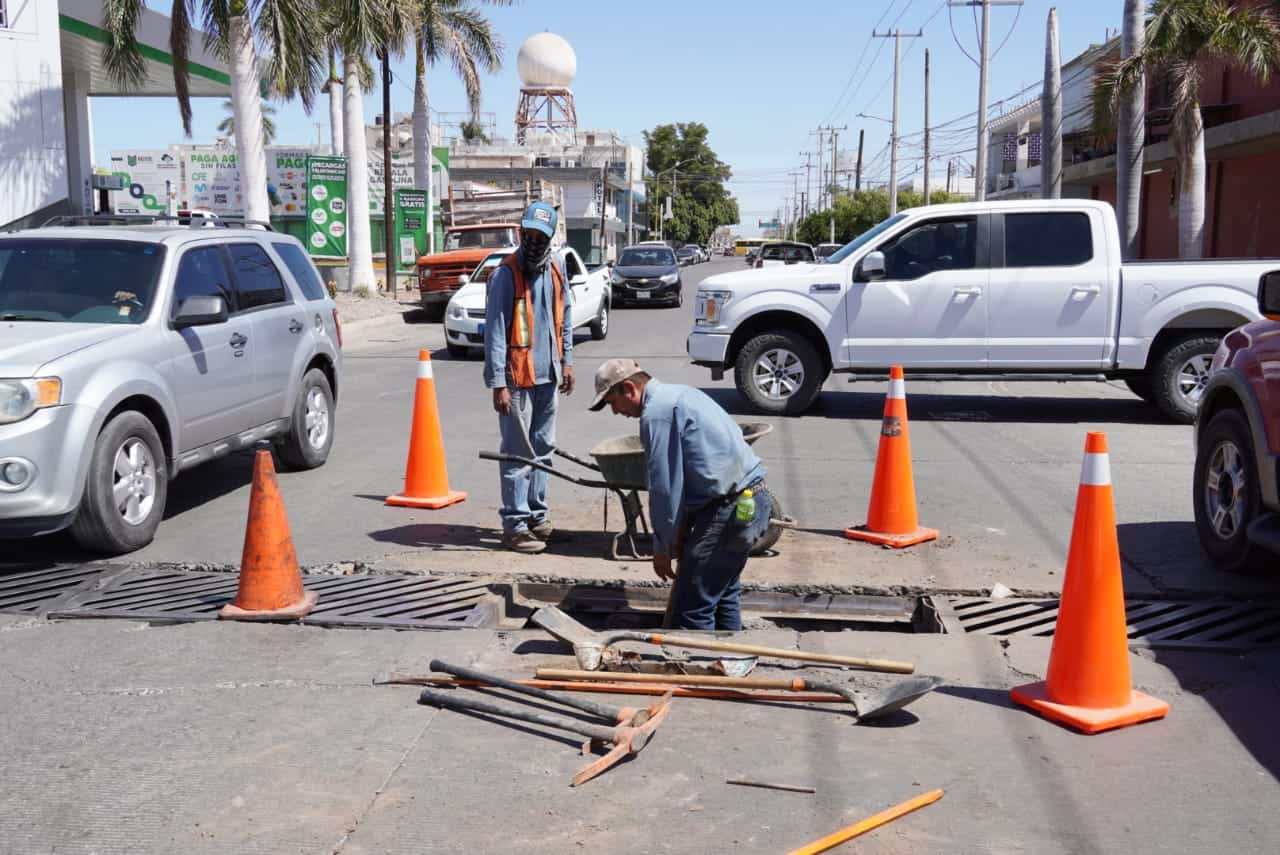 Reparación de Alcantarilla en la Calle California
