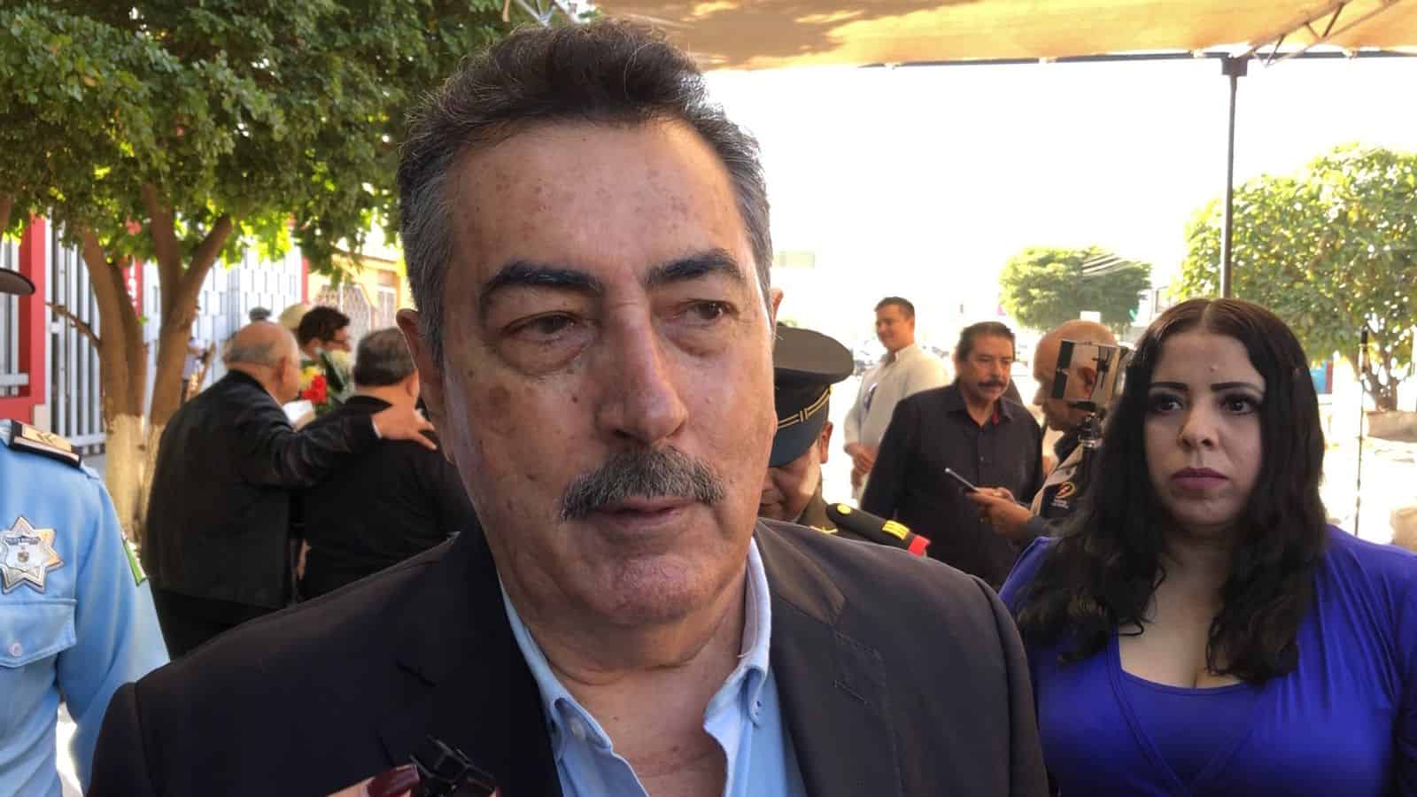 Pide alcalde Javier Lamarque no ensuciar ni obstruir banquetas